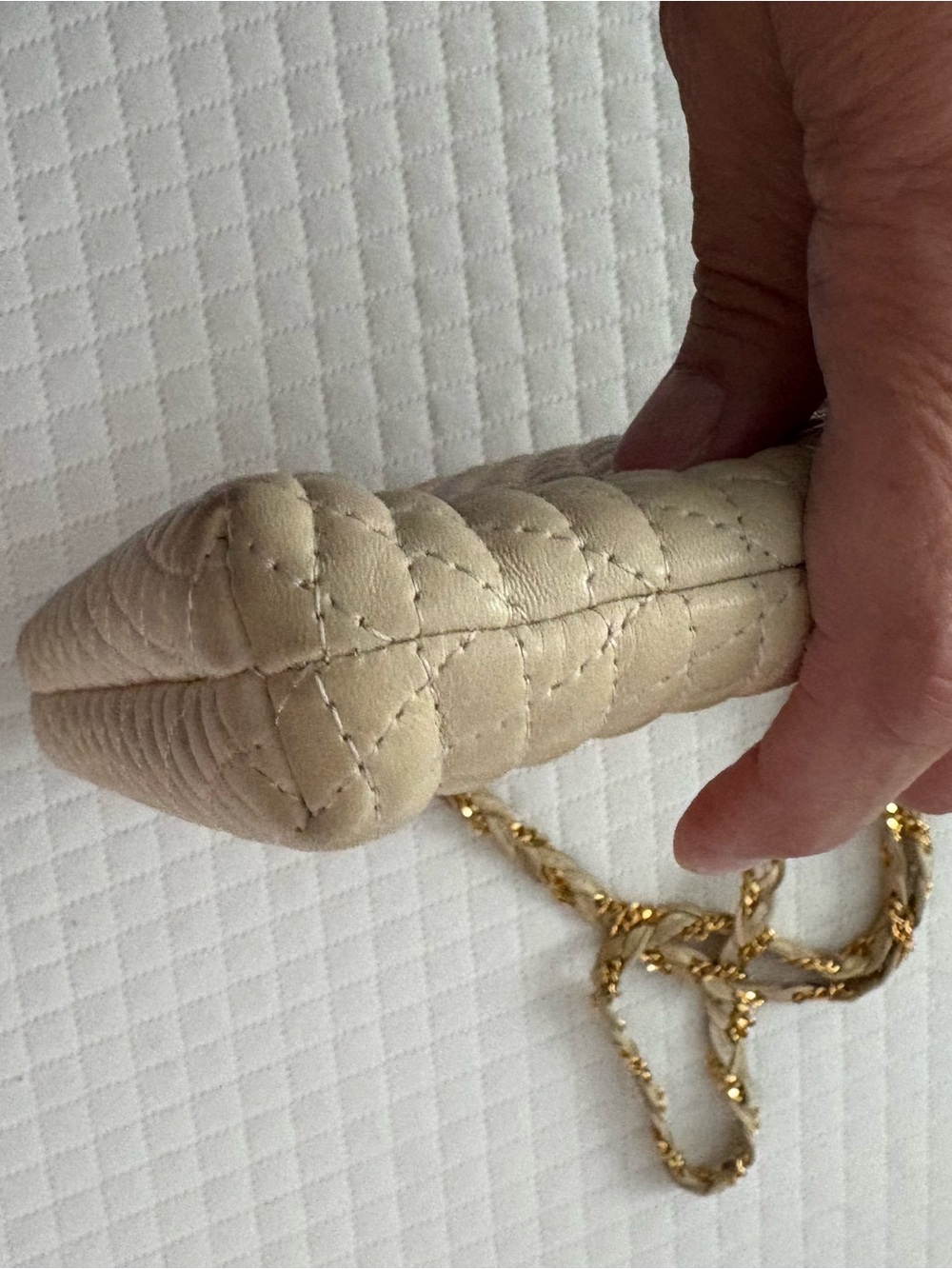 Vintage BALLY Quilted Beige Leather Crossbody Shoulder Bag Tassel Gold Chain - Picture 11 of 15